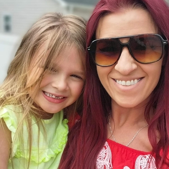 Meet your Posher, Lindsey - Picture 3 of 6